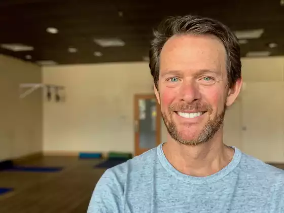 Jeff Bailey,
                            Spirituality, Spirituality, Health & Wellness, Health & Wellness, Health & Wellness, Yoga
                            Expert at Le pack de remise en forme holistique