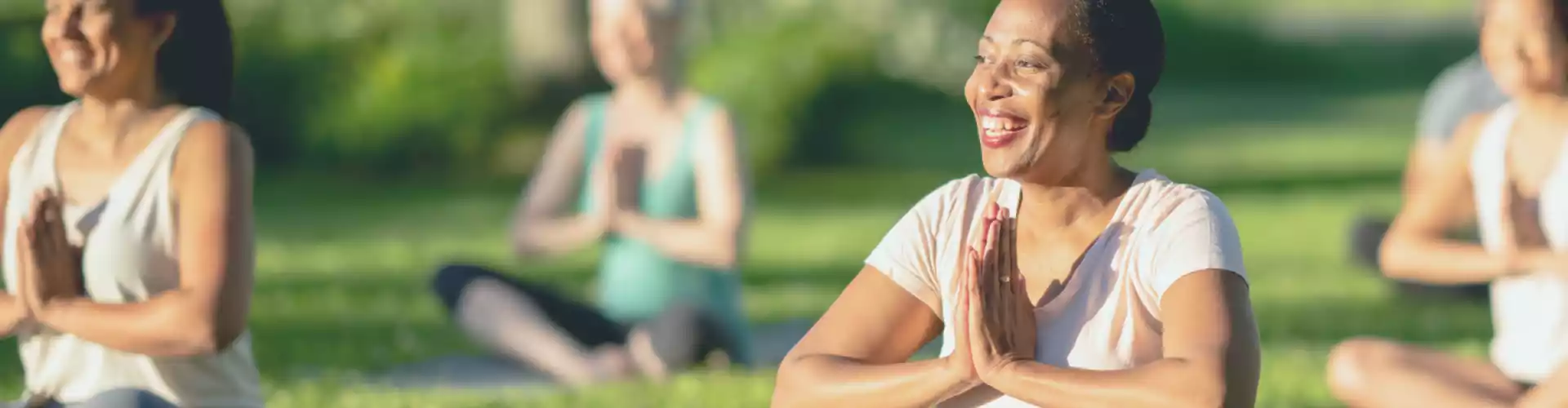 Nevetés jóga és belső mosoly meditáció